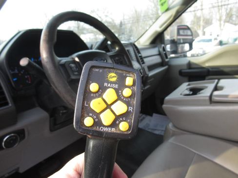 Used 2017 Ford F350 XL image 19