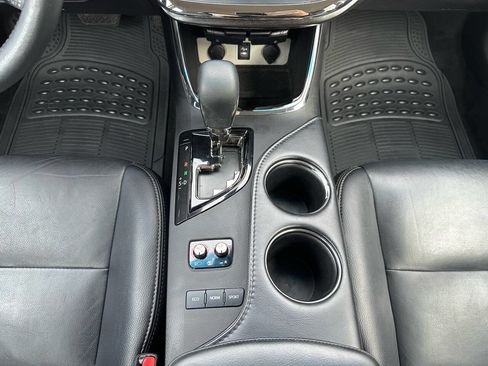 Used 2018 Toyota Avalon XLE image 16