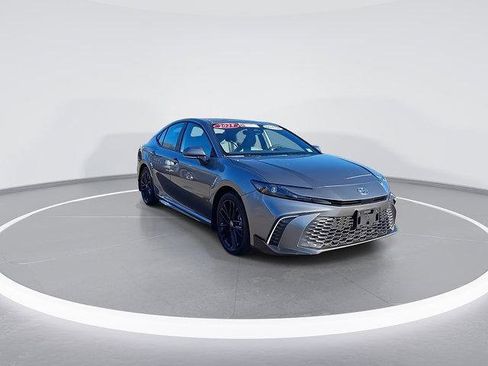 Certified 2025 Toyota Camry SE image 3