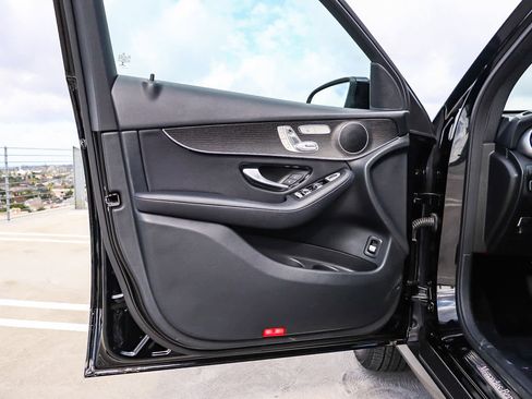 Used 2020 Mercedes-Benz GLC 300 image 31