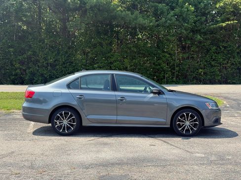 Used 2014 Volkswagen Jetta SE FWD image 3