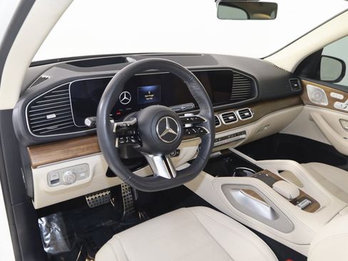 Used 2024 Mercedes-Benz GLS 580 4MATIC image 33