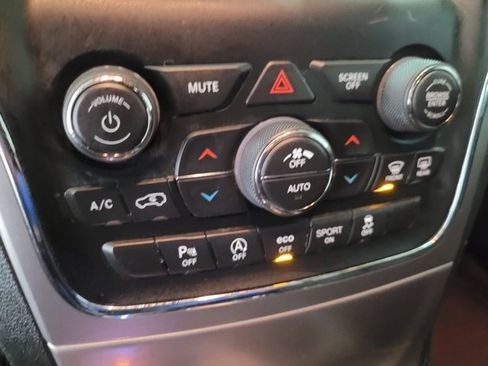 Used 2018 Jeep Grand Cherokee Laredo image 36