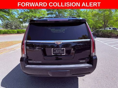 Used 2016 Cadillac Escalade Premium AWD/4WD image 6