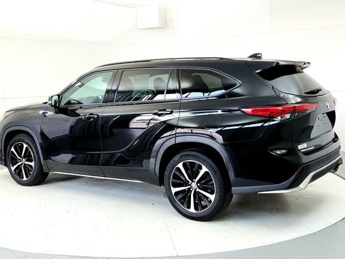 Used 2021 Toyota Highlander XSE AWD/4WD image 4