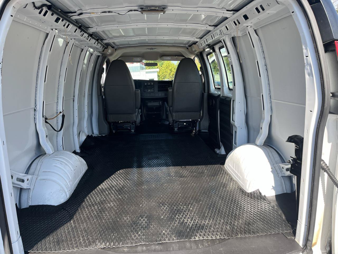 Used 2011 Chevrolet Express 1500 AWD image 28