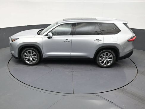 Used 2024 Toyota Grand Highlander FWD image 12