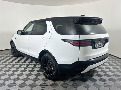Used 2025 Land Rover Discovery Dynamic SE AWD/4WD image 3