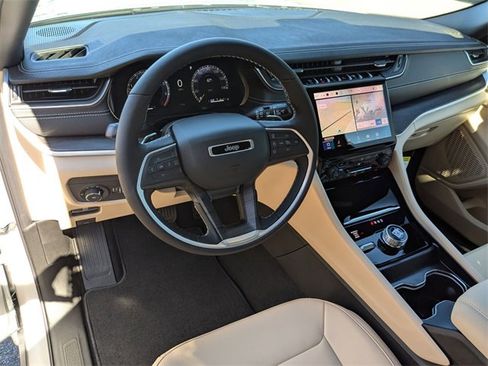 New 2025 Jeep Grand Cherokee Limited image 15