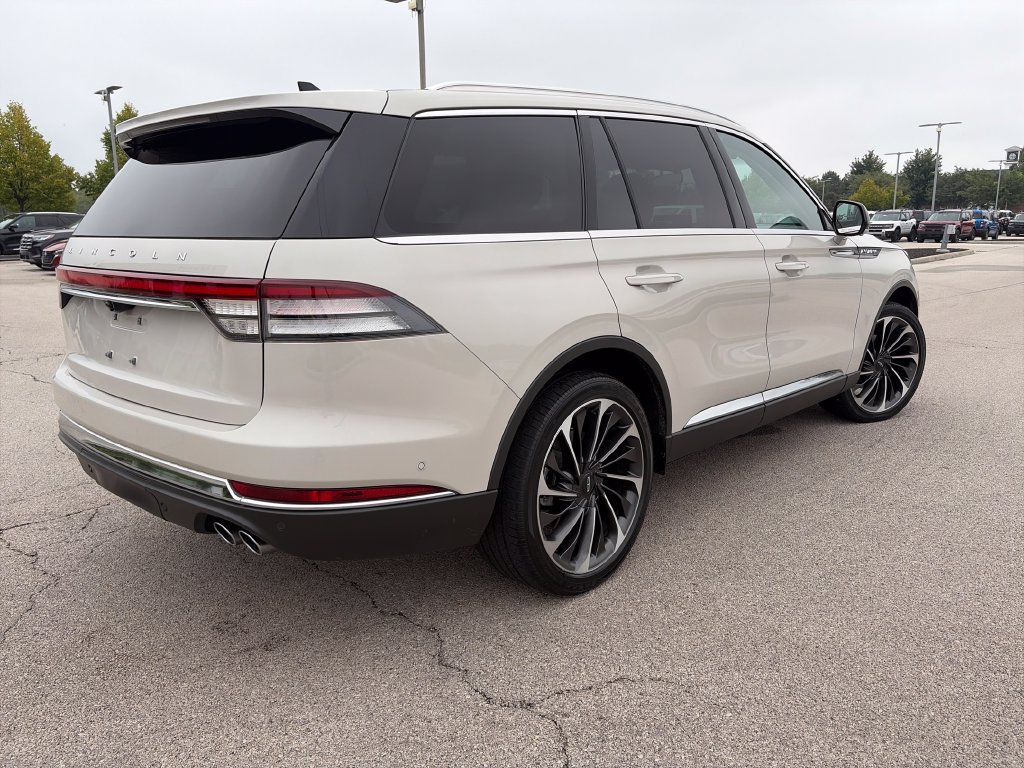 Used 2023 Lincoln Aviator Reserve w/ Equipment Group 201A AWD/4WD image 7