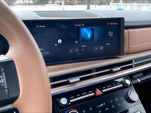 Used 2025 Hyundai Santa Fe Limited image 6