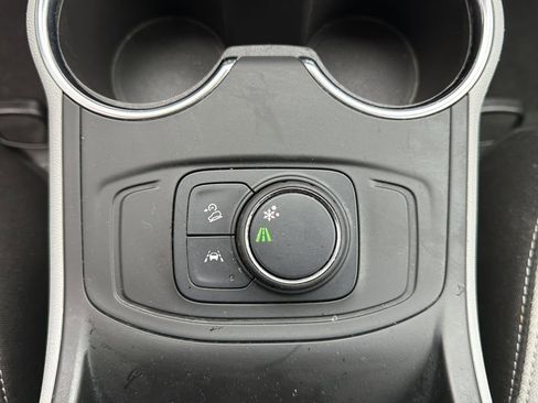 Used 2024 GMC Terrain SLE image 35