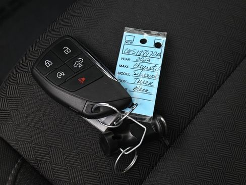 Used 2023 Chevrolet Silverado 1500 LT image 18