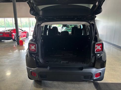 Used 2020 Jeep Renegade Latitude w/ Cold Weather Group AWD/4WD image 7