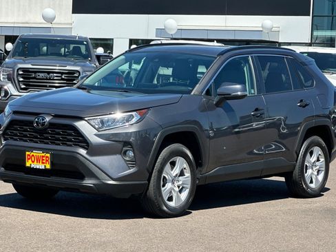 Used 2021 Toyota RAV4 XLE w/ Convenience Package FWD image 8