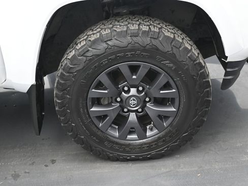 Used 2022 Toyota Tacoma SR5 image 35