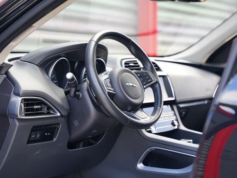 Used 2020 Jaguar F-PACE Prestige image 9