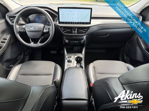 Used 2025 Ford Escape SE FWD image 21