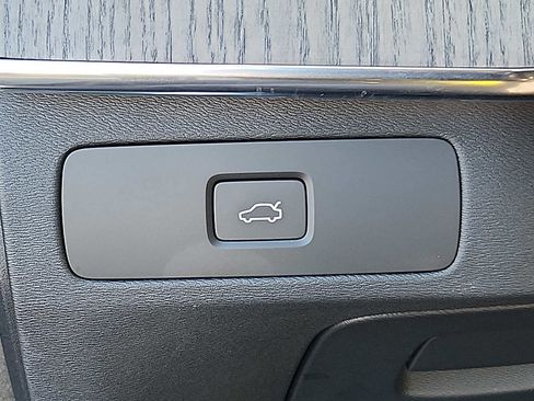 Certified 2023 Volvo XC90 B6 Ultimate w/ Protection Package Premier AWD/4WD image 22