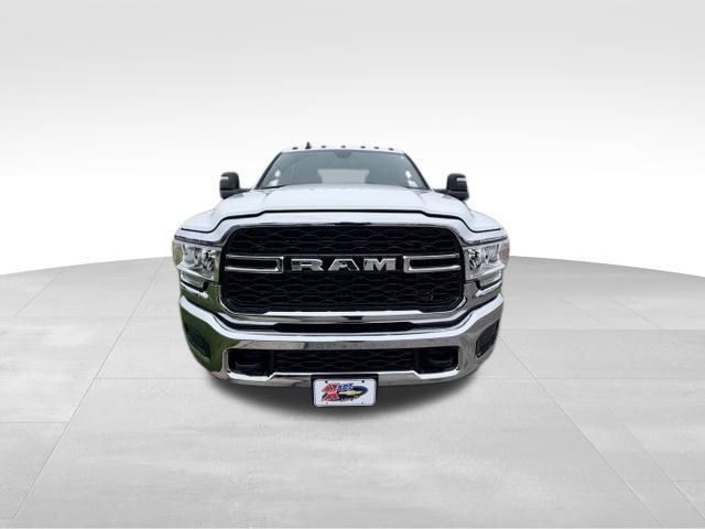 Used 2024 RAM 2500 Tradesman w/ Chrome Appearance Group AWD/4WD image 3