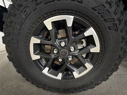 Used 2024 Jeep Gladiator Rubicon w/ Technology Group image 63