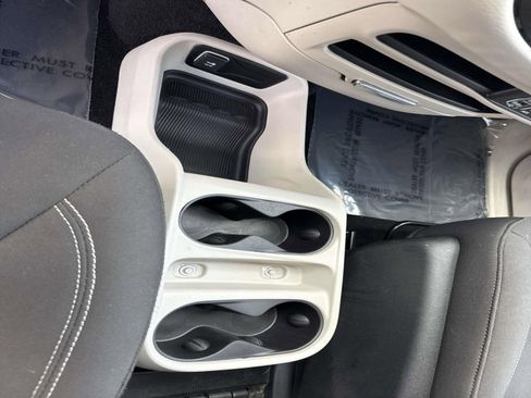 Used 2023 Chrysler Voyager LX image 20