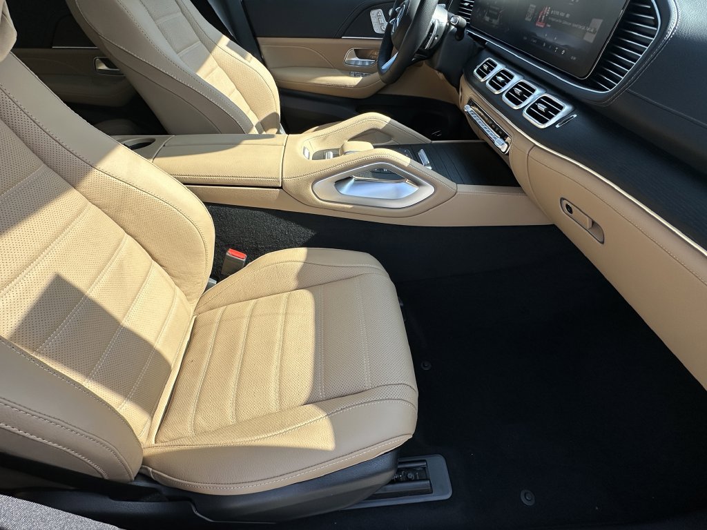 New 2026 Mercedes-Benz GLS 450 4MATIC image 15