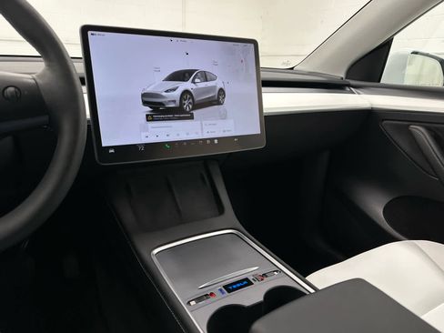 Used 2023 Tesla Model Y Long Range image 27