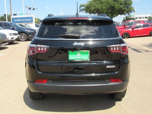Used 2018 Jeep Compass Latitude w/ Popular Equipment Group image 9