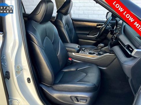 Used 2023 Toyota Highlander Limited image 6