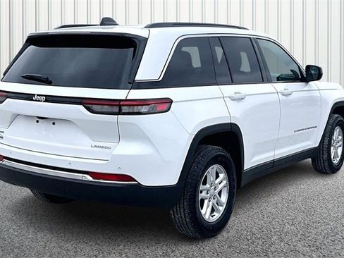 Used 2024 Jeep Grand Cherokee Laredo w/ Trailer Tow Package image 12