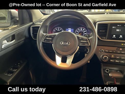 Used 2022 Kia Sportage LX AWD/4WD image 17