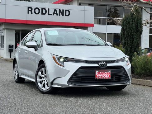 Certified 2025 Toyota Corolla LE image 1