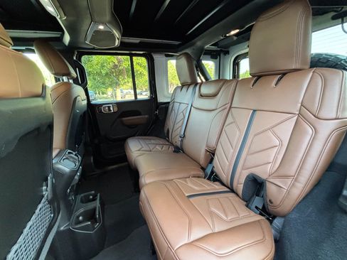 Used 2024 Jeep Wrangler Unlimited Rubicon w/ Technology Group AWD/4WD image 37