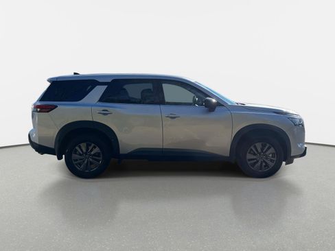 New 2025 Nissan Pathfinder S image 4
