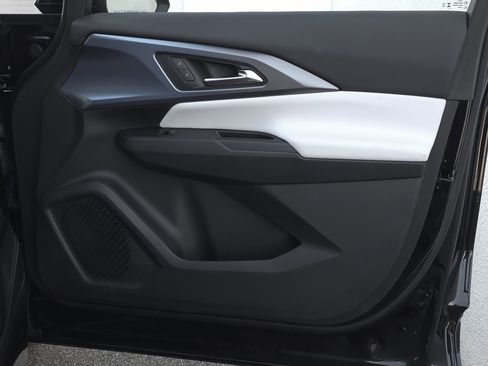 Used 2025 Chevrolet Equinox EV LT image 38