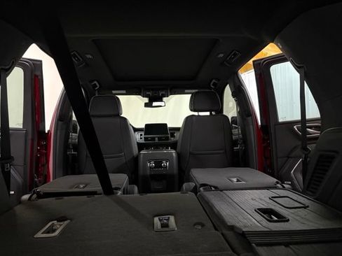 Used 2023 GMC Yukon SLT w/ SLT Premium Package AWD/4WD image 17