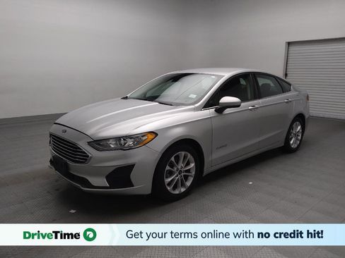 Used 2019 Ford Fusion SE image 1