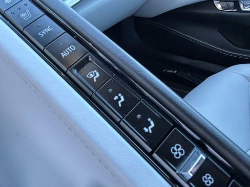 Used 2025 Chevrolet Corvette Stingray Premium Cpe w/ 3LT image 26