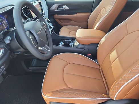 New 2026 Chrysler Pacifica Pinnacle w/ Trailer Tow Group image 12