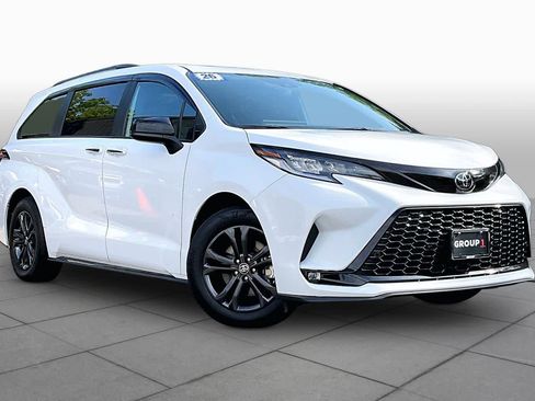 Used 2026 Toyota Sienna XSE AWD/4WD image 3