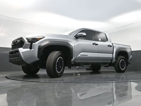 Used 2024 Toyota Tacoma TRD Off-Road AWD/4WD image 24