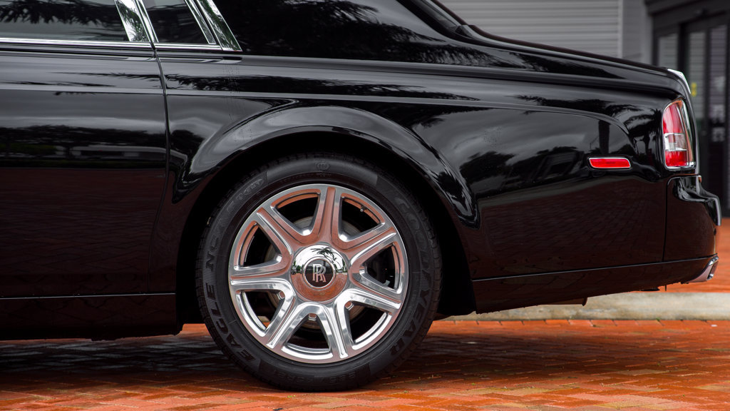 Used 2014 Rolls-Royce Phantom Sedan RWD image 3
