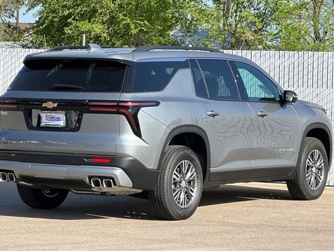 New 2026 Chevrolet Traverse LT w/ Driver Confidence Package AWD/4WD image 4