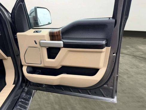 Used 2017 Ford F150 Lariat w/ Equipment Group 502A Luxury AWD/4WD image 28