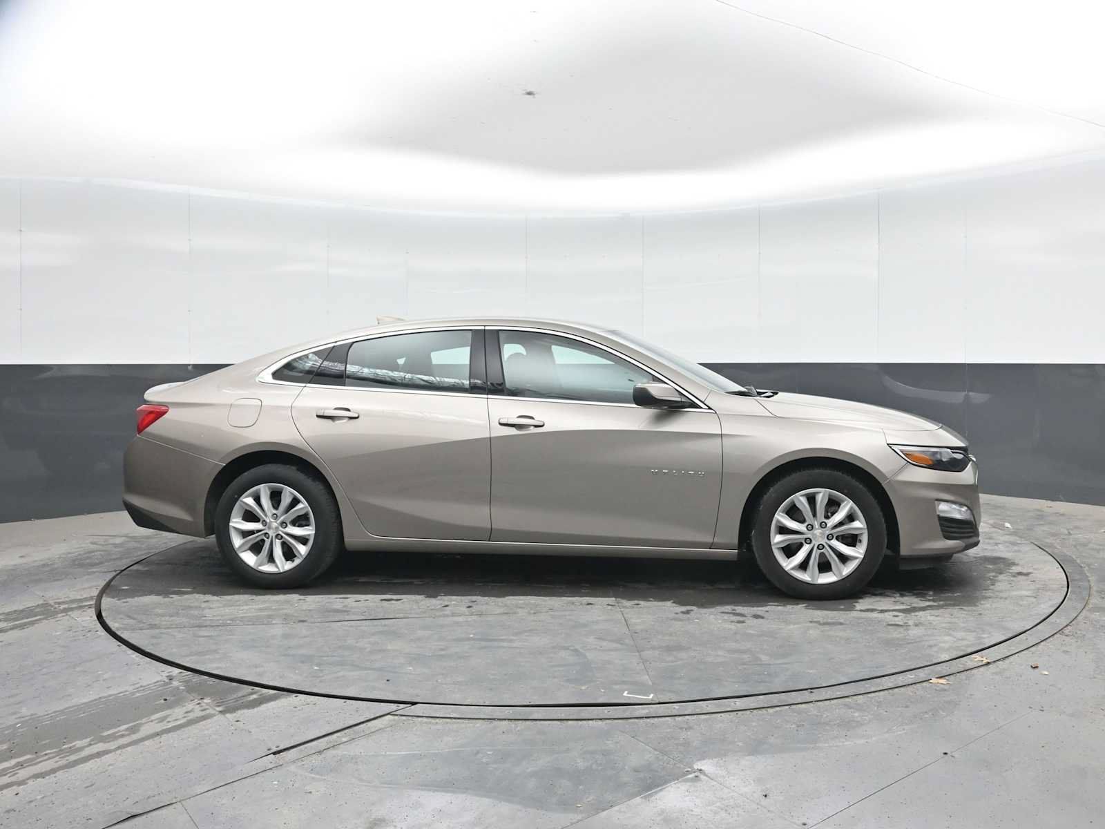 Used 2025 Chevrolet Malibu LT FWD image 9