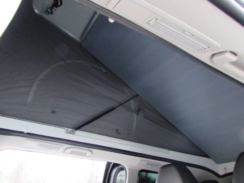 Used 2018 Mercedes-Benz Metris Passenger image 40