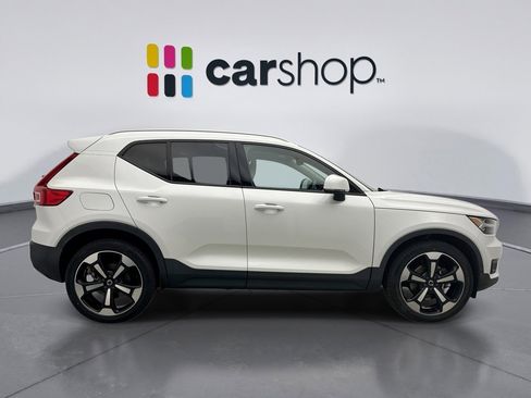 Used 2021 Volvo XC40 T5 Momentum w/ Premium Package image 6