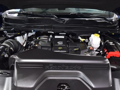 Used 2024 RAM 5500 4x4 Crew Cab image 19