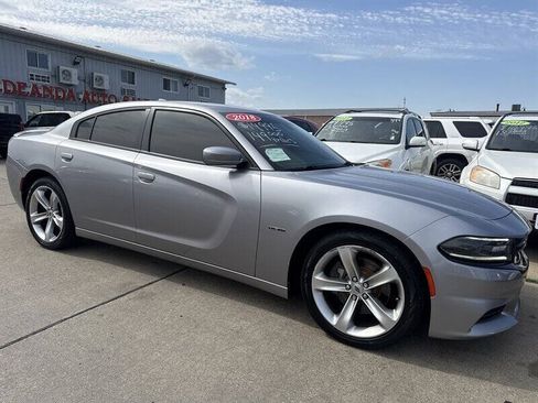 Used 2018 Dodge Charger R/T RWD image 10